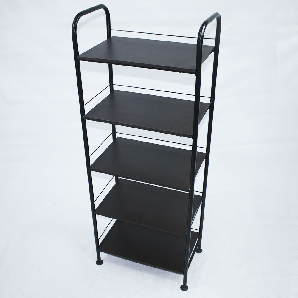 Imagen de un mueble de metal con estilo industrial