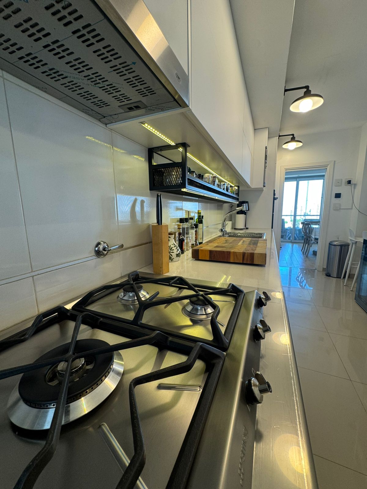 Amoblamiento de cocina completo, diseñado y fabricado a medida.